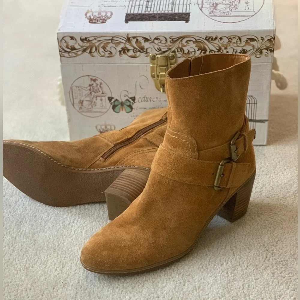 AK Anne Klein Suede bootiesS Brown size 7